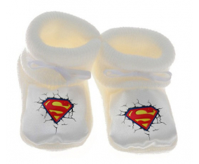 Chausson logotipo de Baby Superman rompe la pared de color blanco