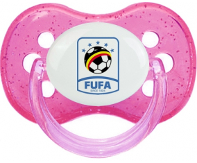 Sucete Cherry Rose, seleccionador nacional de fútbol de Uganda, con lentejuelas