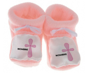 Es una cruz rosa de niña - nombre: Botitas bebé